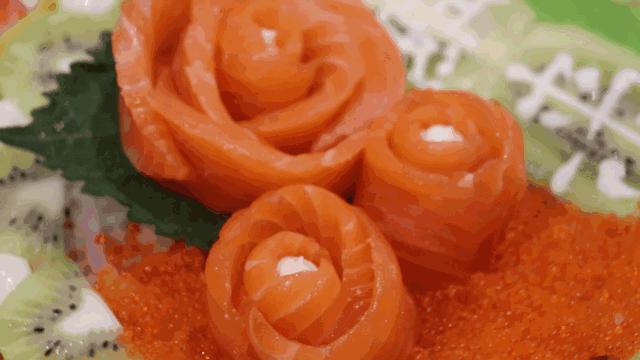 Madein*疆新**！不用100元能吃三文鱼全鱼宴？！