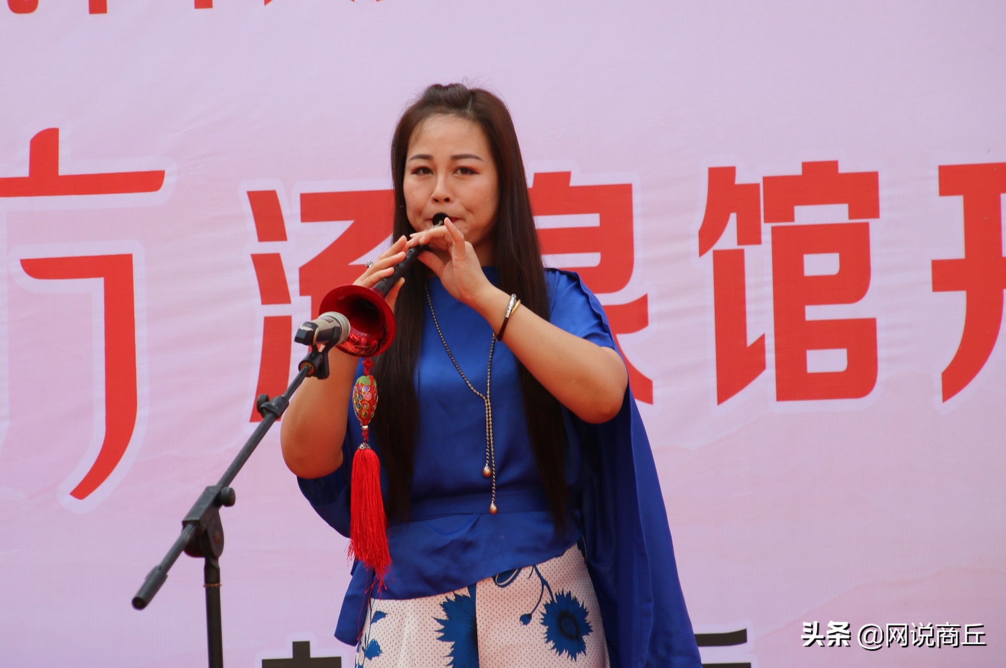 再水一方汤泉馆开业当天先给环卫工人发红包