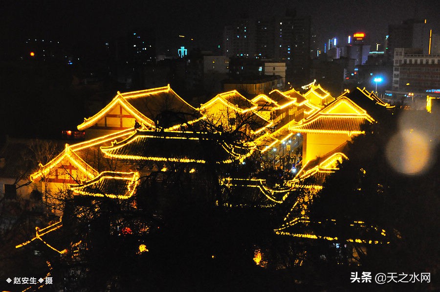 甘肃天水数万民众“上九朝观”祈福纳祥争烧头柱香!(组图)