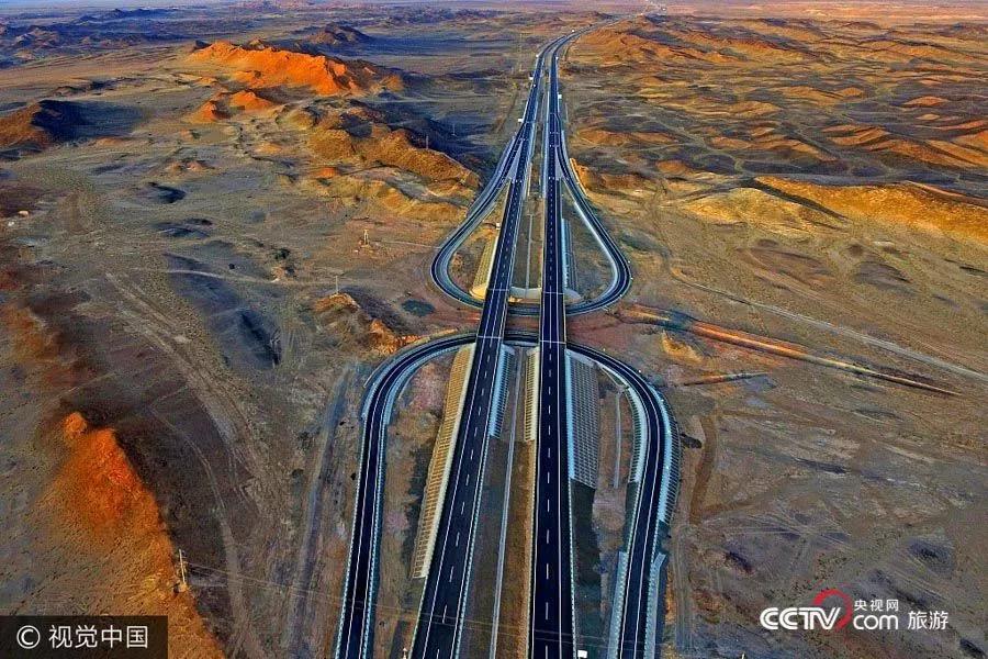 万里黄沙，波涛如怒，谁建起这条横贯中国的壮阔公路？