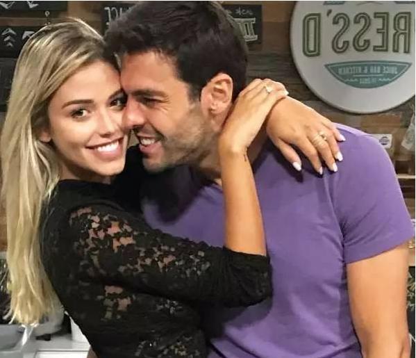 卡卡和2婚妻子秀恩爱!卡洛琳美若天仙!卡洛琳娜更是美艳不可方物