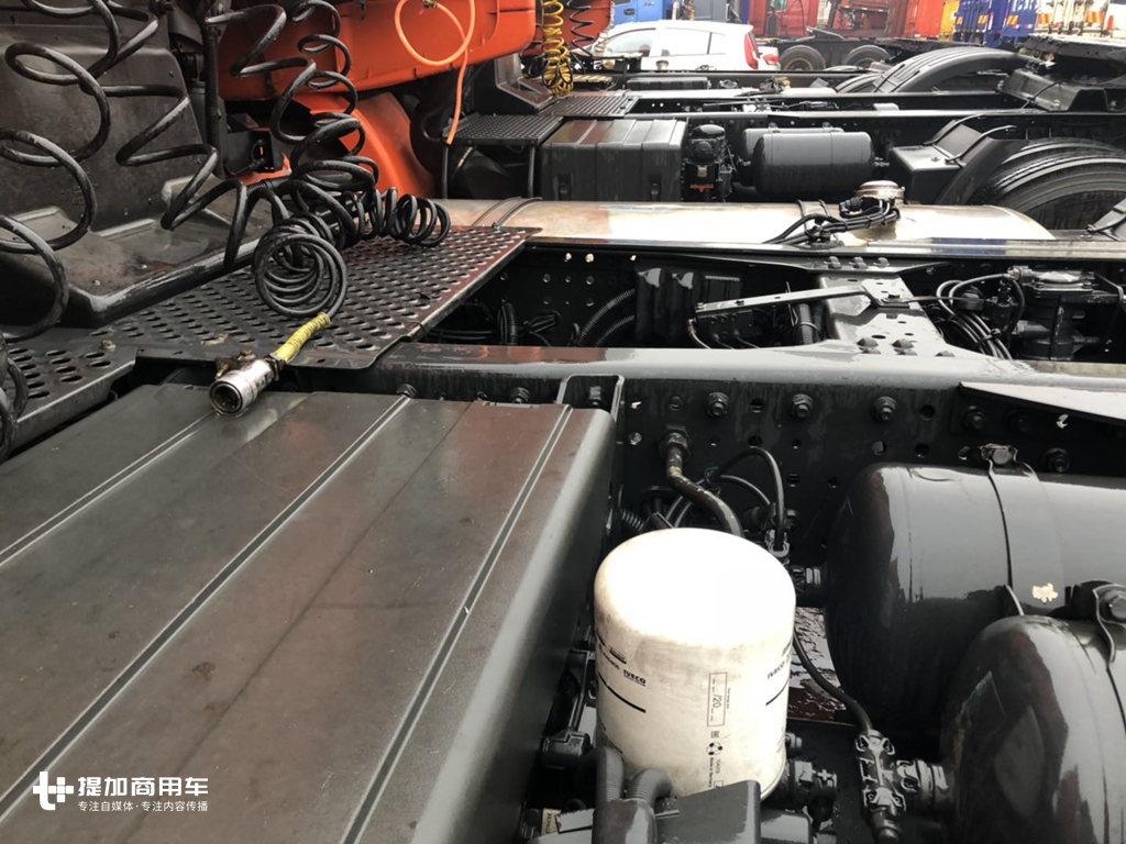 二手进口依维柯牵引车,二手依维柯牵引车