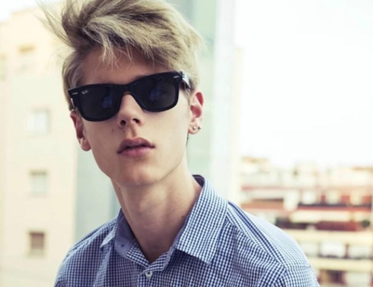 发际线高怎么办4种方法全搞定,40岁男人发际线太高适合什么发型