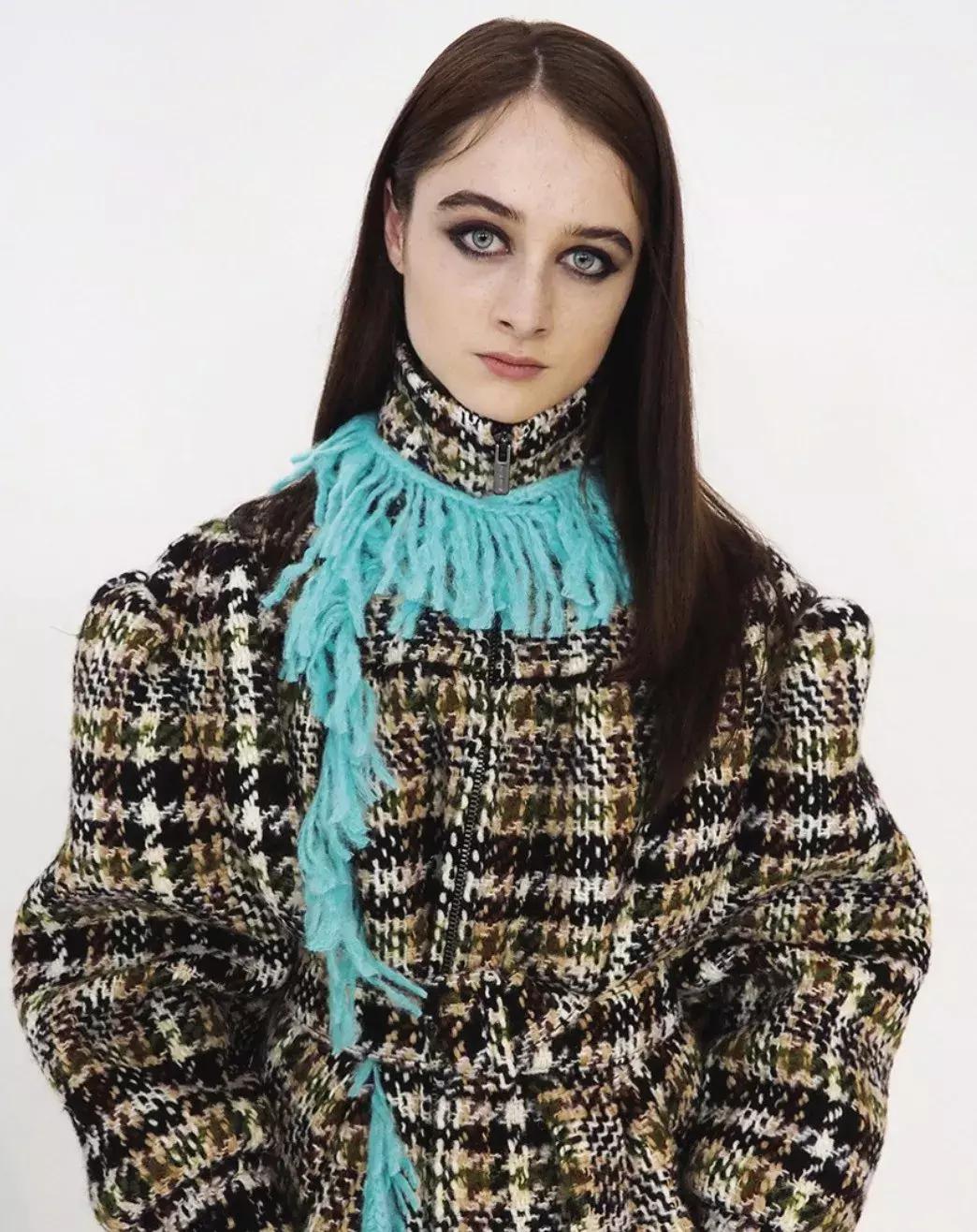 想要冬天穿出高级感,冬天围巾这样系简单又时尚好喜欢