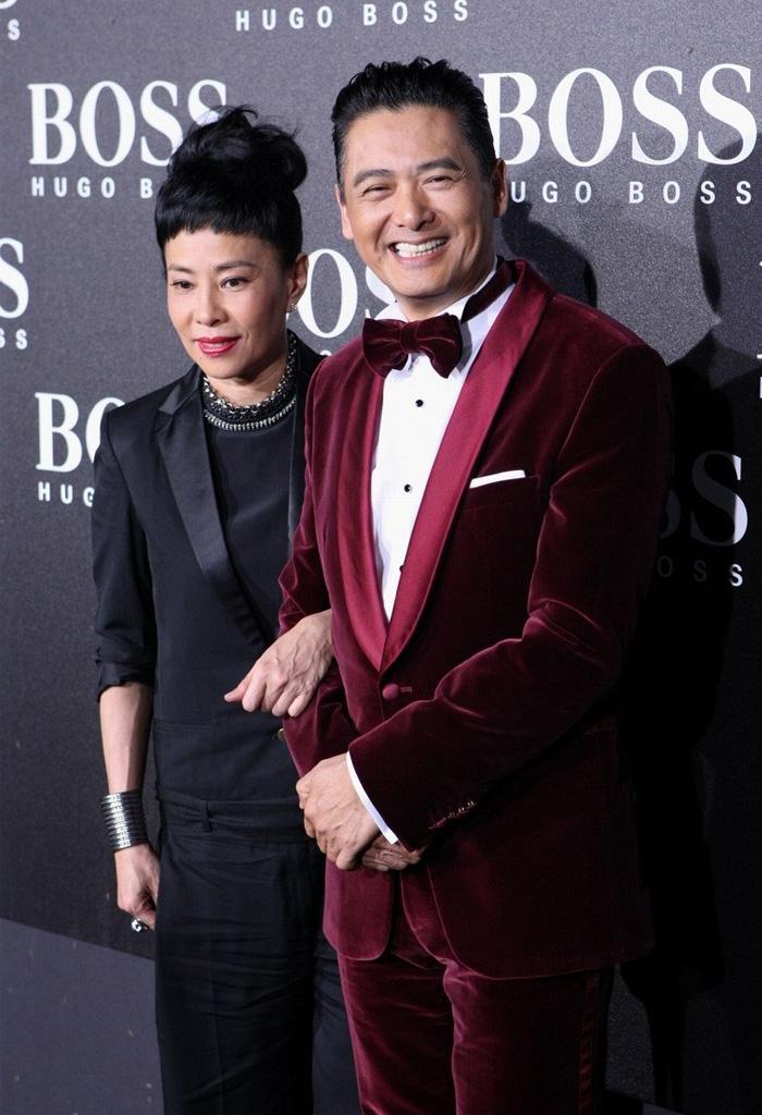 陈荟莲紫色长裙,陈荟莲浓妆走红毯