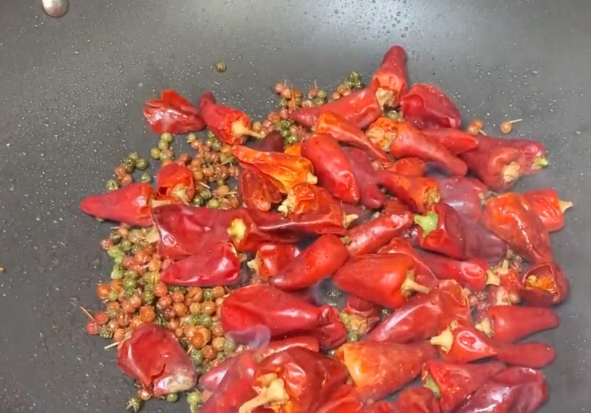 传统卤鸭掌做法,卤鸭掌家庭版正宗制作方法