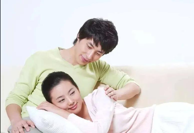 老公背叛要因为孩子再继续婚姻吗,老公出轨下跪哭着道歉要原谅吗