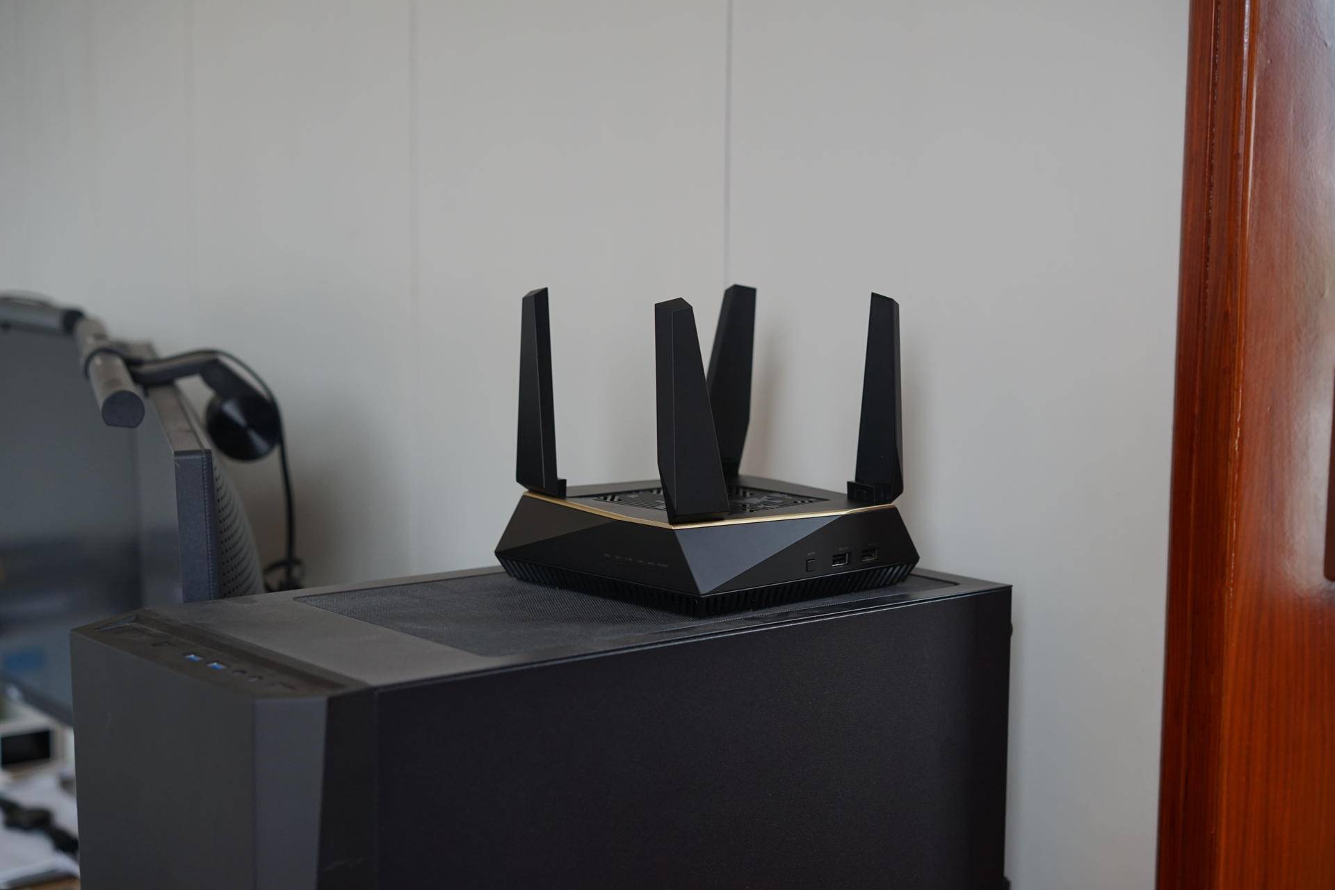 华硕rt-ax68u路由器穿墙性能,华硕ax92u路由器评测