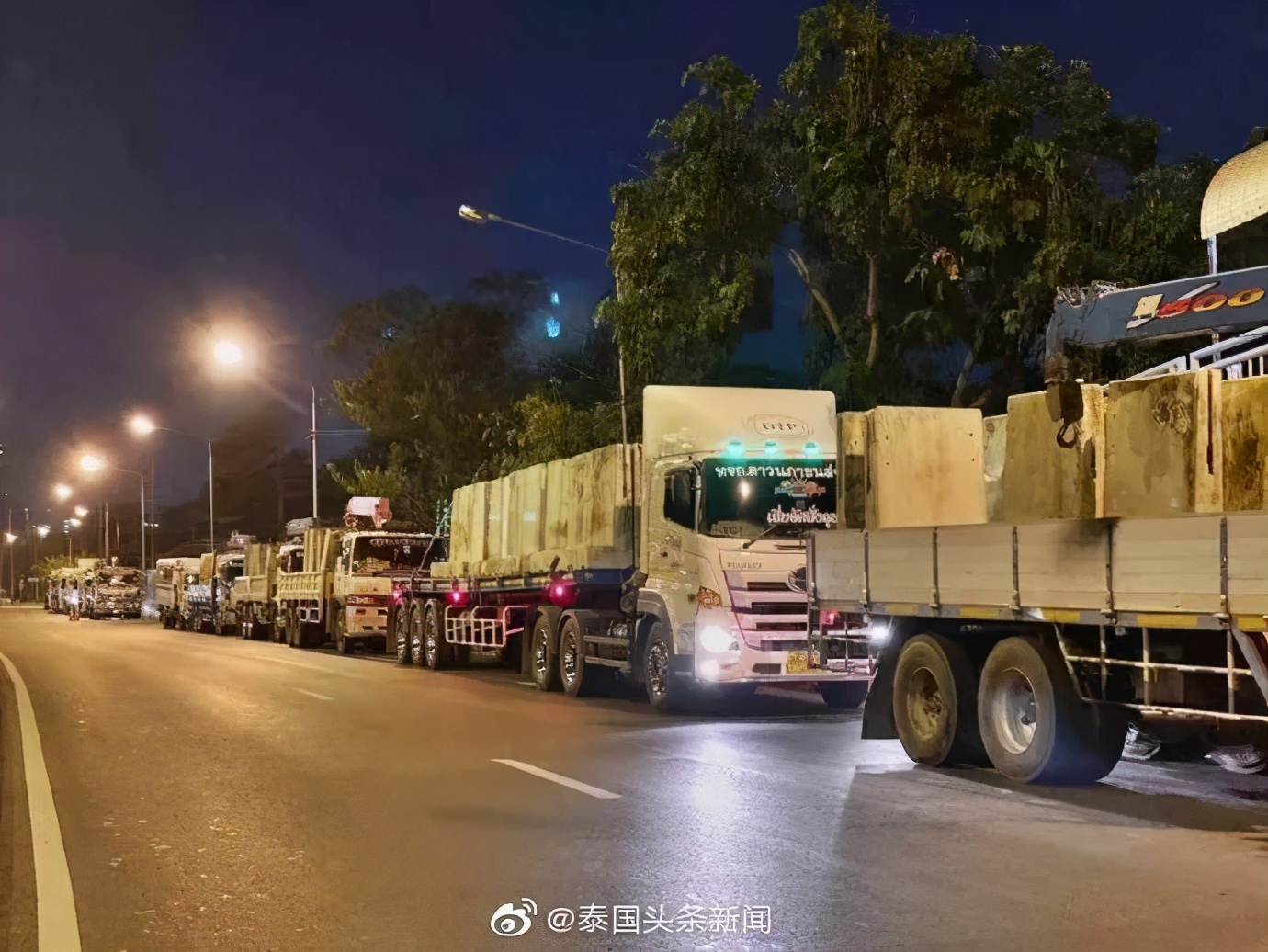 泰国皇家卫队也成为*会集**者的*威示**目标了