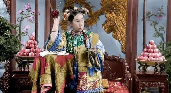 世界最节俭的女人,世界最奢侈的女人