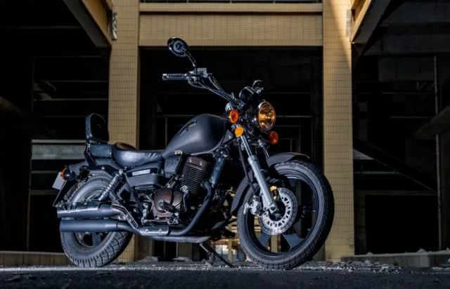 1.68万元的国产太子车,造型经典,250cc水冷引擎,极速114