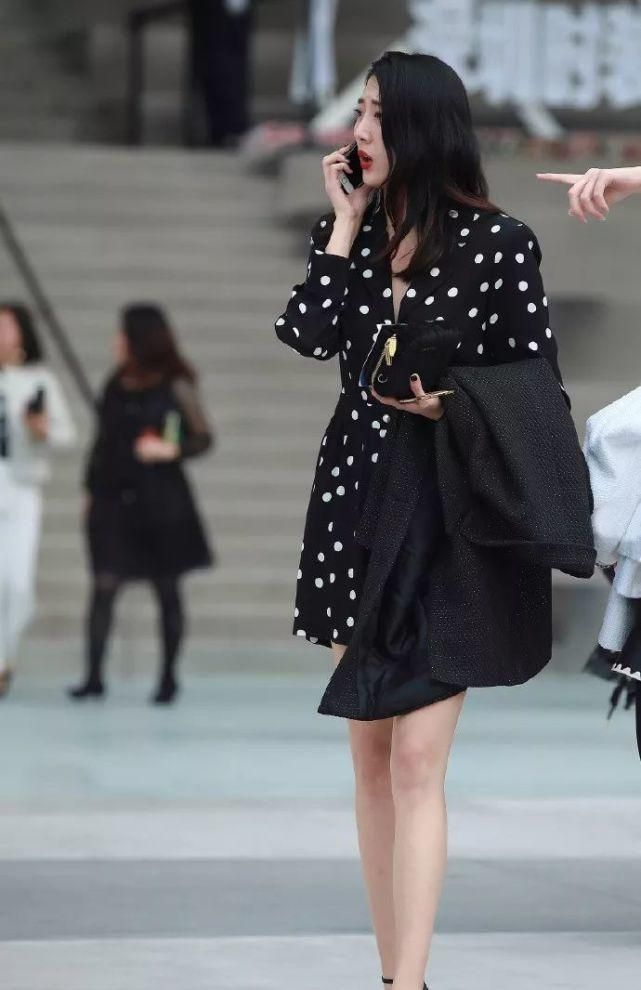 吊带直筒裤高跟鞋搭配职场,吊带红裙怎么搭配高跟鞋