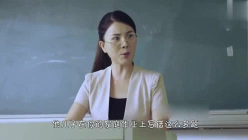 学生发敲打表情后续,学生暴怒反击老师教育
