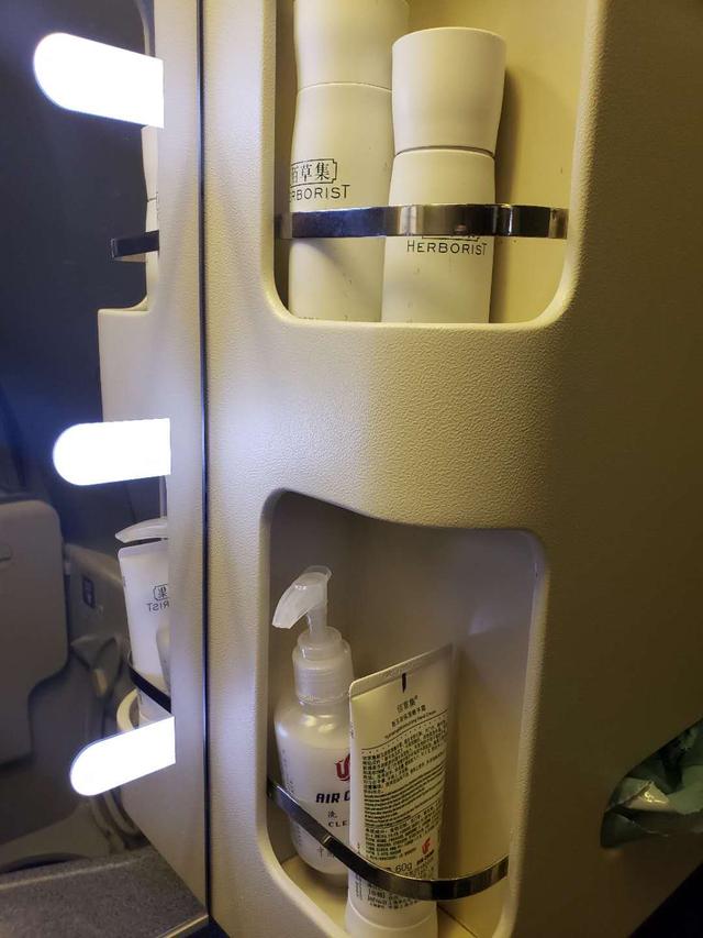 一杯敬故乡一杯敬远方下一句,一杯敬故乡一杯敬远方的歌名