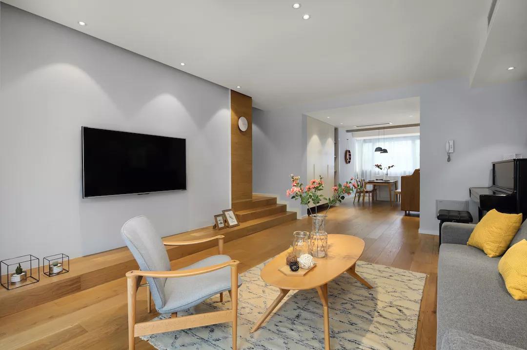 越来越多的人装修不做电视背景墙,越来越多人家里装修都不铺瓷砖