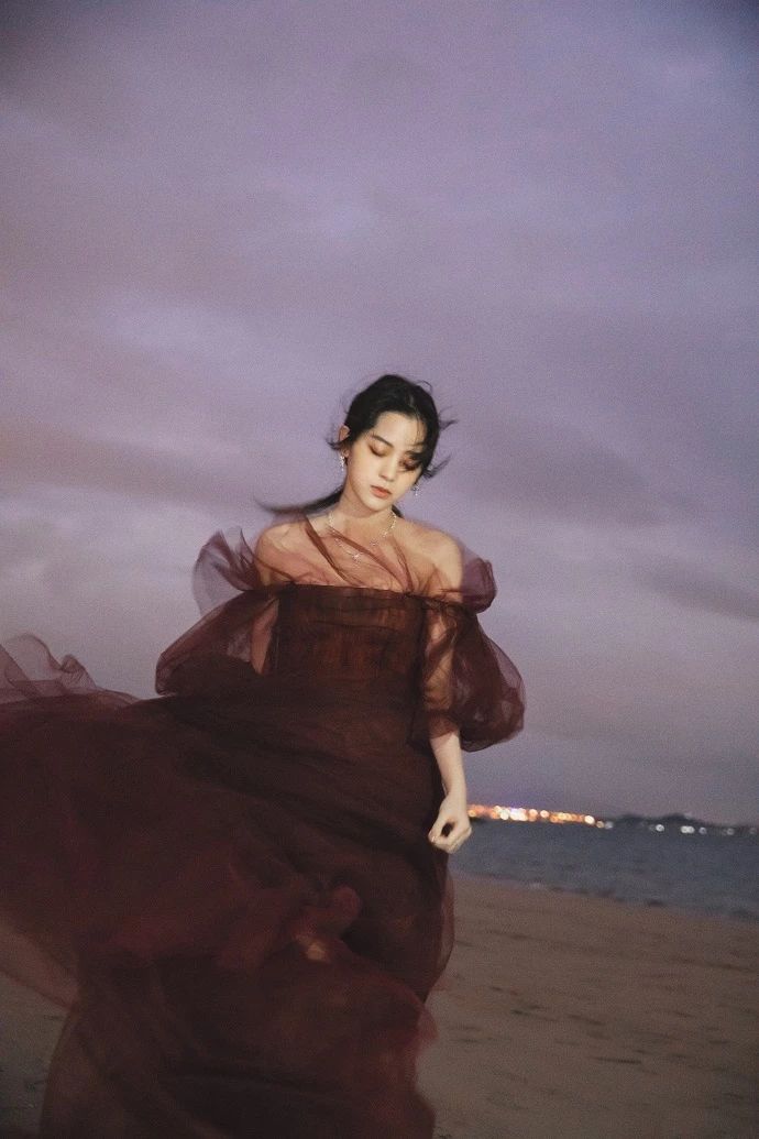 欧阳娜娜像早期娜扎,欧阳娜娜以前和现在妆容