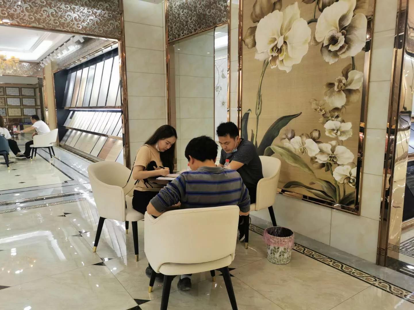 瓷砖价格高低的差别在哪里看呢,买瓷砖只有内行人知道的三个内幕