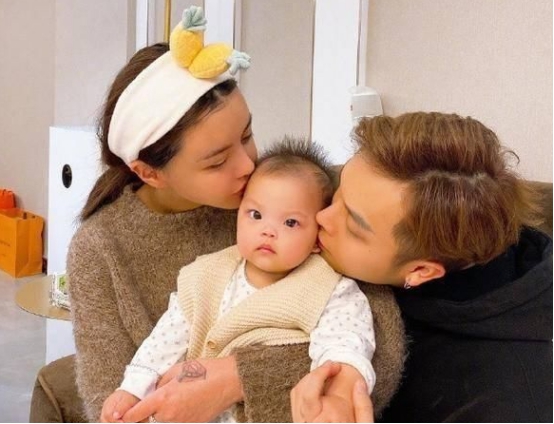 韩安冉疑失常求助粉丝报警,韩安冉精神病院直播求助