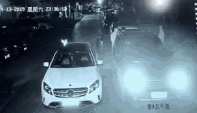 广西车位被占引发打人事件,男子停车占两个车位被邻居暴打