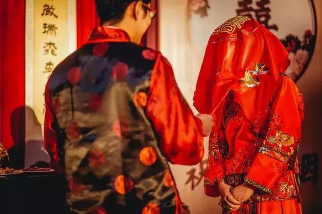 什么命的人不能穿红色,这两种人千万不能深交