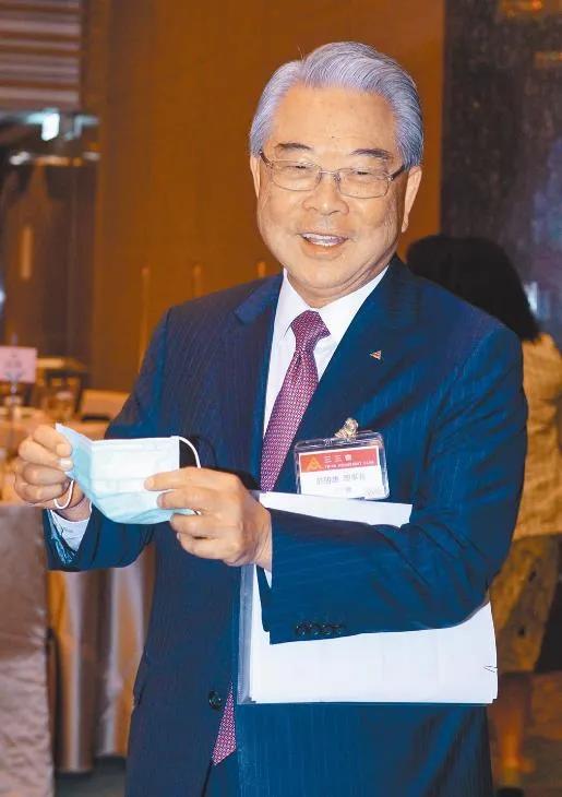 台湾工商大佬许胜雄的47岁独子接班,先到40年电源老厂挑大梁