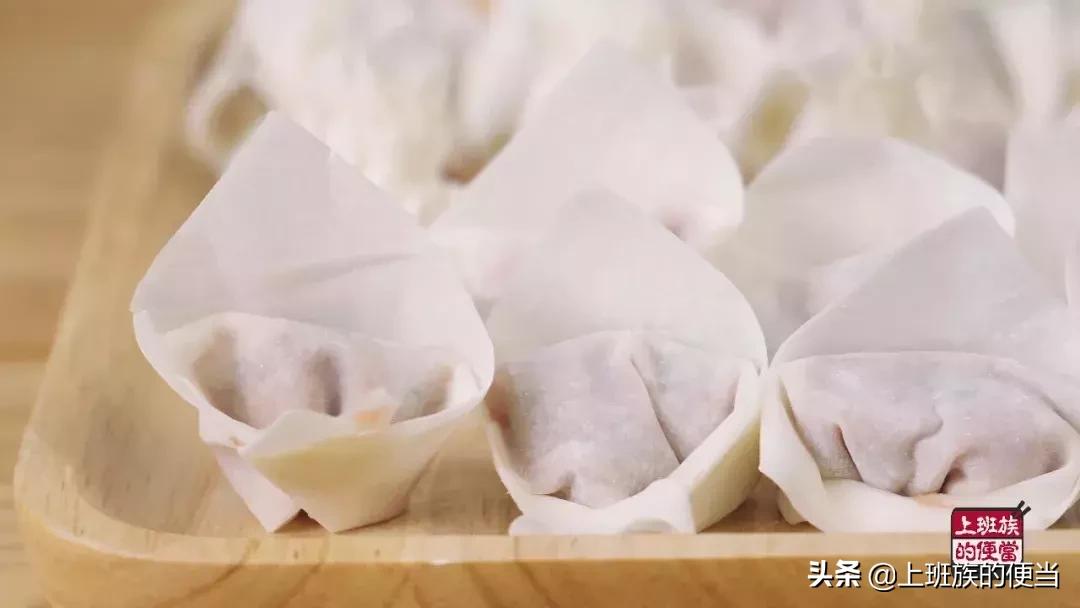 馄饨怎么包才漂亮而且要简单的,馄饨别煮着吃了教你个特色吃法