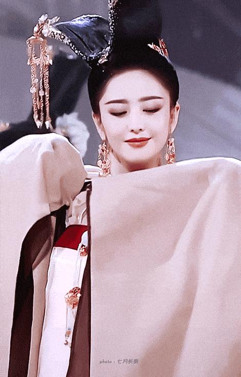 客观分析，佟丽娅为什么变油腻了？