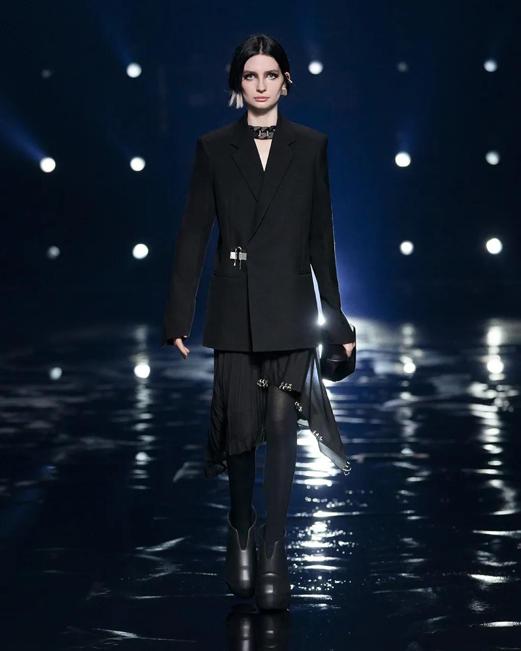 yeezygap美国首发,yeezygap国内外版本一样吗