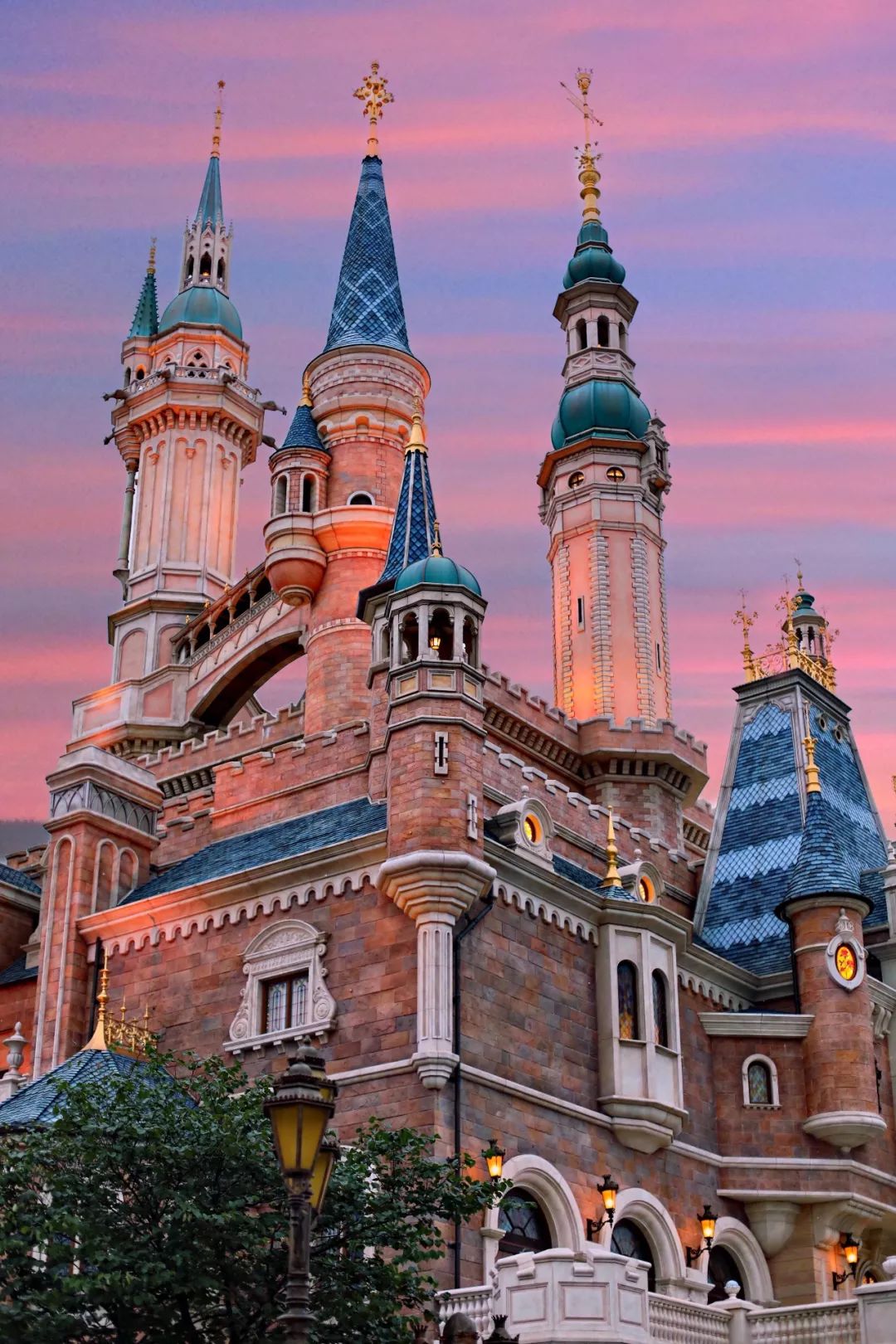 暑假两个人旅游要花多少钱,暑假两人去迪士尼多少钱