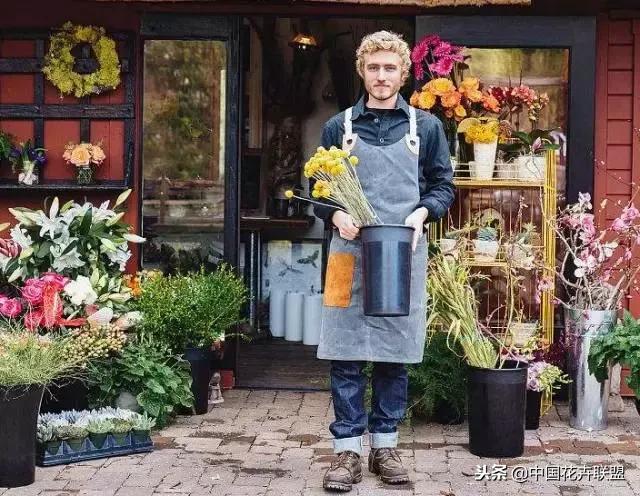 开花店一个月可以挣多少钱,北京开花店一年能挣多钱