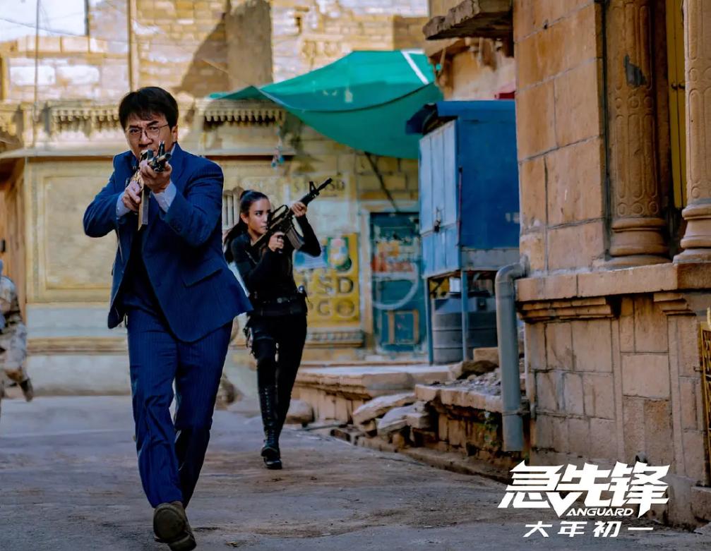 成龙面对外国人嘲讽,成龙年轻时候被女演员嘲讽