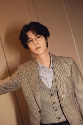 胡歌锡纸烫发型,胡歌锡纸烫