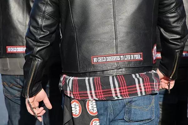 这群花臂壮汉骑哈雷，不收保护费，25年来甘当受欺凌孩子的守护神