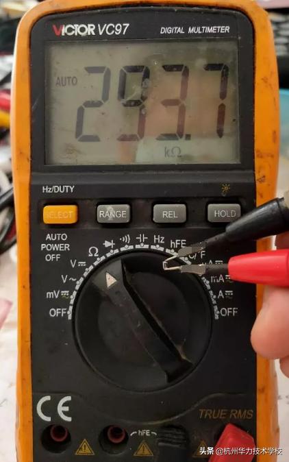 维修TCL液晶L48A71开机屏幕一闪黑屏-杭州华力学校