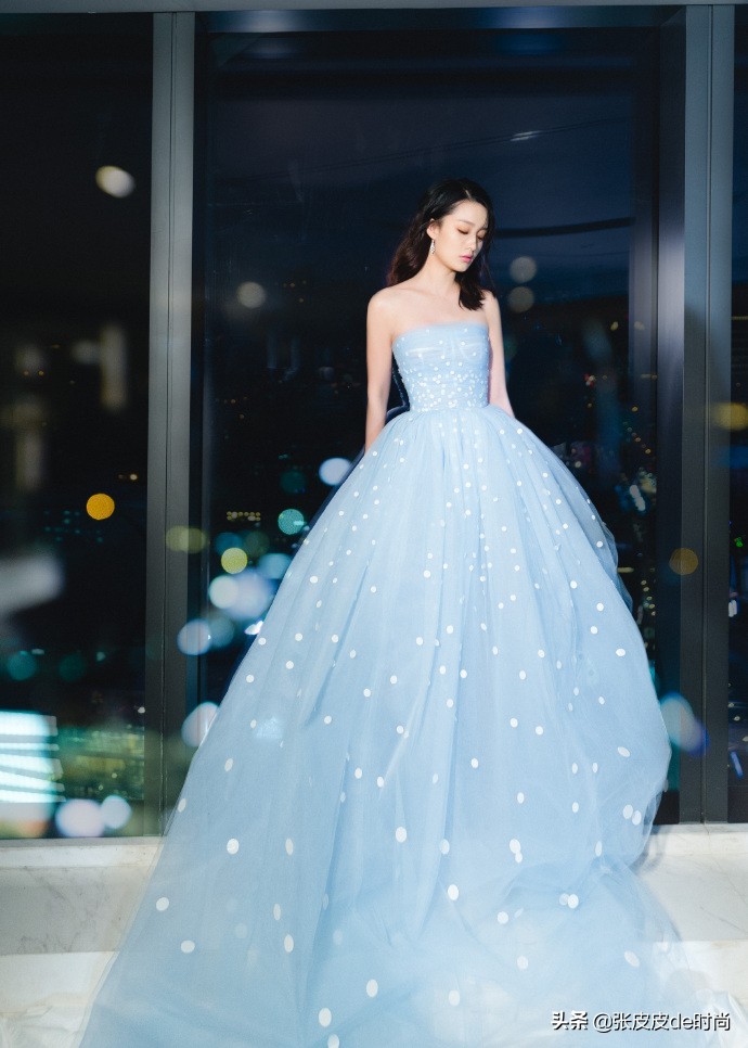 形容女孩子像花一样美,如何浪漫的形容一个女孩子