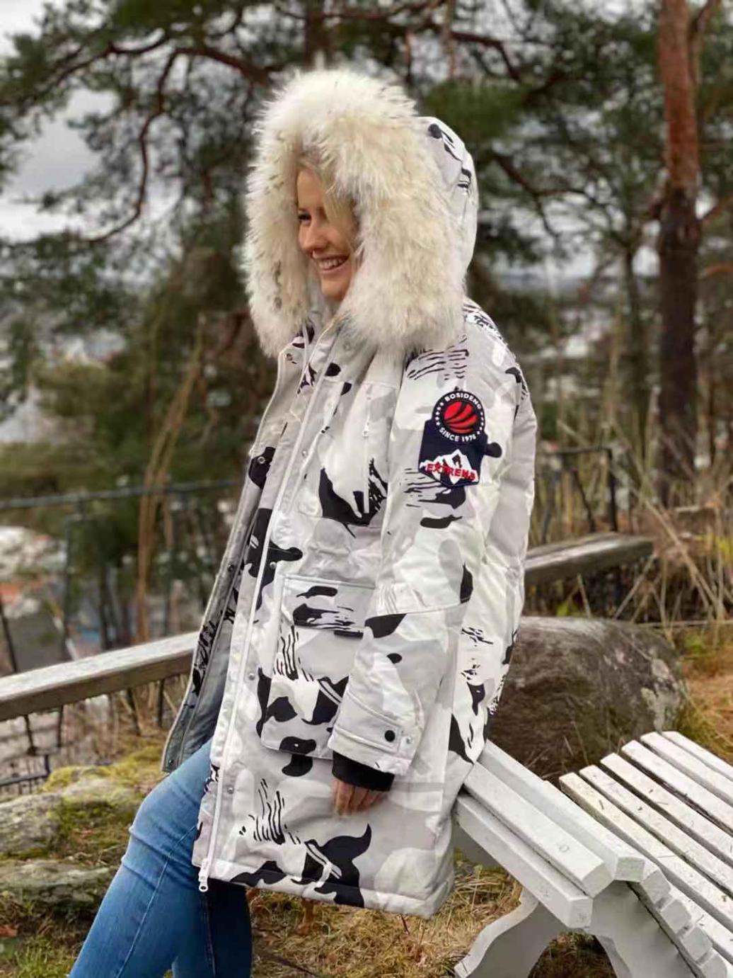 ins女网红打call,ins网红红色羽绒服