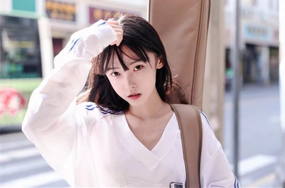 脸型长脖子长适合剪短发,脸型比较小适合剪短发吗