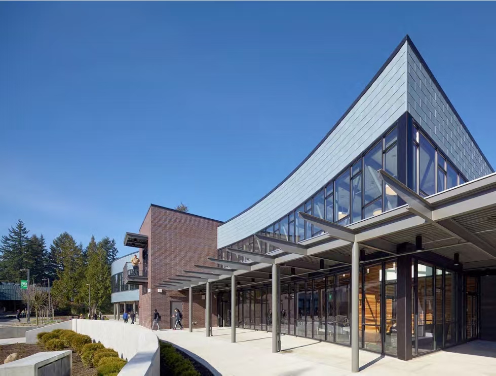 缇庡浗绀惧尯澶у鐧剧浠嬬粛,缇庡浗绀惧尯澶у鐣欏璐圭敤