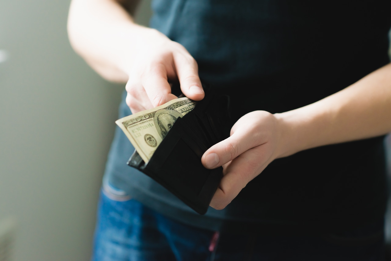 钱借给对方对方不给怎么办,1000块钱借给朋友不还怎么办