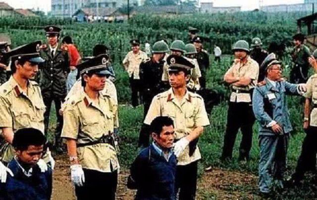 死刑犯王立华最后一夜，枪决前泪流满面地忏悔，民警：他不是真心