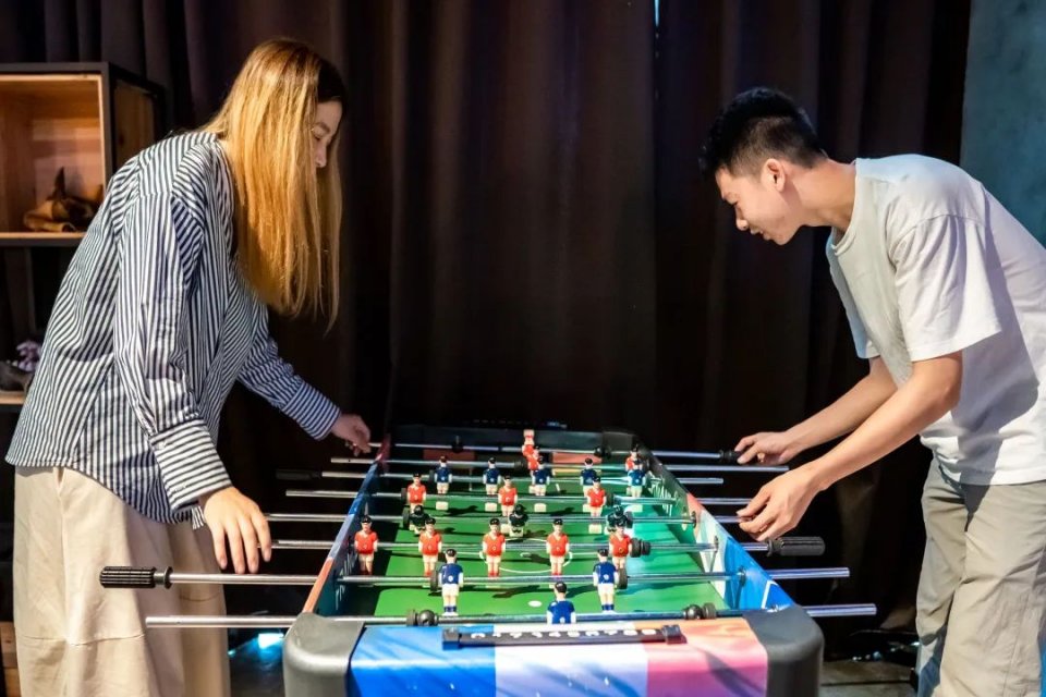 轰趴馆里的小型ktv多少钱,酒店式公寓轰趴棋牌馆