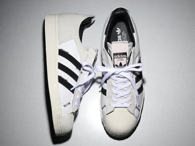 阿迪贝壳头经典款直播,阿迪贝壳头50周年