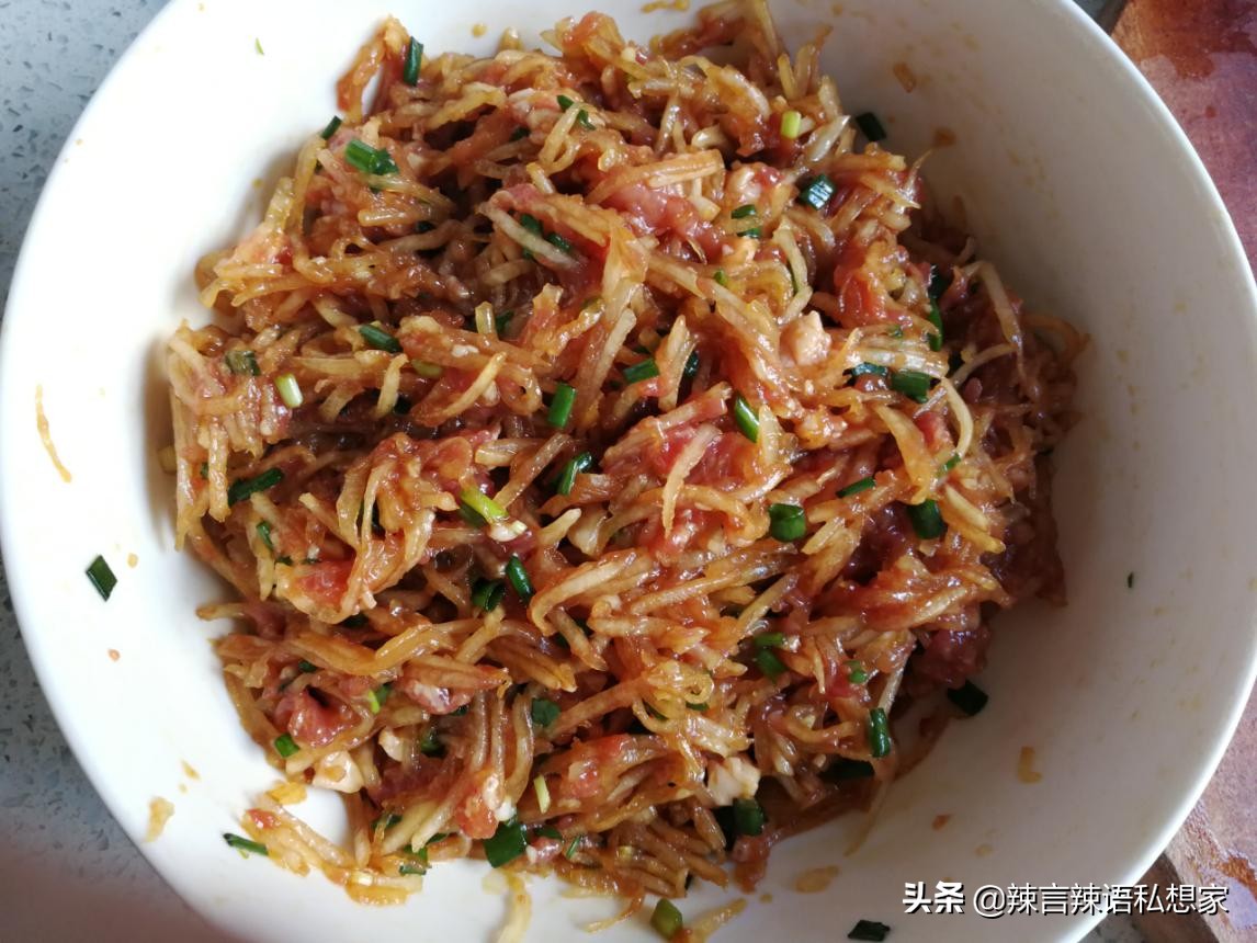 用这两招去除萝卜的冲辣味,包出的包子或饺子多汁又好吃