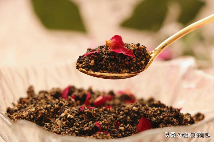 吃黑芝麻好处多，教你懒人做法，做一次吃半个月，随吃随取真省事