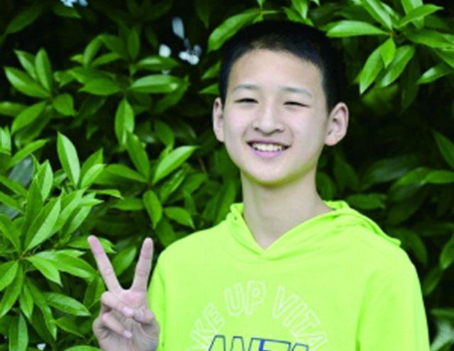 还记得汶川地震中十二岁小女孩吗,汶川地震中敬军礼的小男孩现况