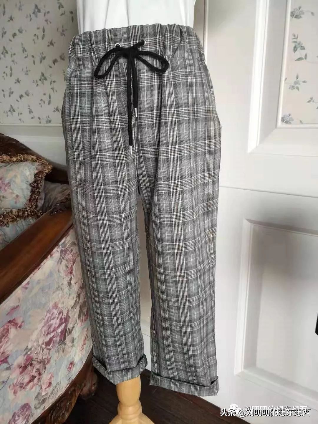 白t穿搭高级感西装,今年超级火的白t加西装外套