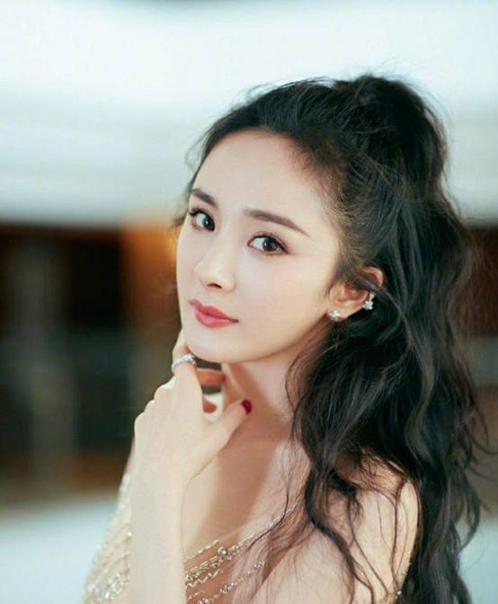 杨幂一样的发型时尚又实用,杨幂适合特别短发发型