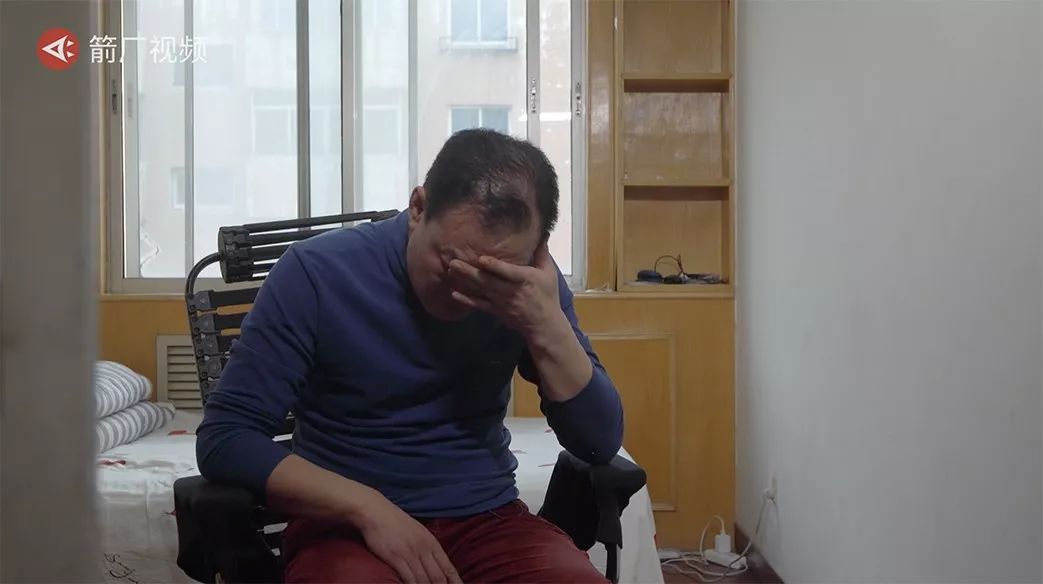 大哥蹲监狱15年完整视频,大哥蹲三年监狱回来