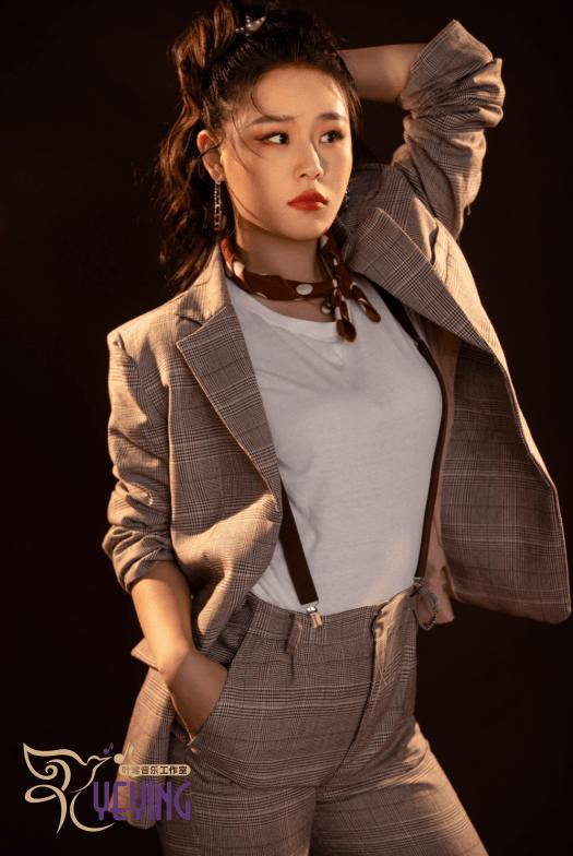 听见好音乐，带你了解歌手叶莺，她是一位可甜可A的Live型小姐姐