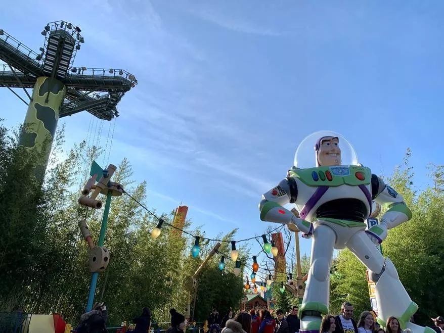 欧洲迪士尼亏损深层次原因,巴黎迪士尼是赚钱还是亏钱